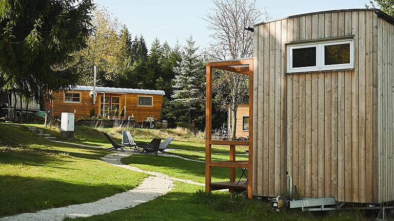 Wohntrend Tiny House: Was Sie zum Wohnen in den Mini-Häusern wissen müssen Wohntrend Tiny House: Was Sie zum Wohnen in den Mini-Häusern wissen müssen