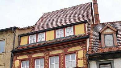 Hier nahm die steile, aber tragische Karriere von Fritz Sauckel ihren Anfang: Das Geburtshaus der Nazigröße in der Haßfurter Brückenstraße, die zuletzt Generalbevollmächtigter für den Arbeitseinsatz war. Hier nahm die steile, aber tragische Karriere von Fritz Sauckel ihren Anfang: Das Geburtshaus der Nazigröße in der Haßfurter Brückenstraße, die zuletzt Generalbevollmächtigter für den Arbeitseinsatz war.