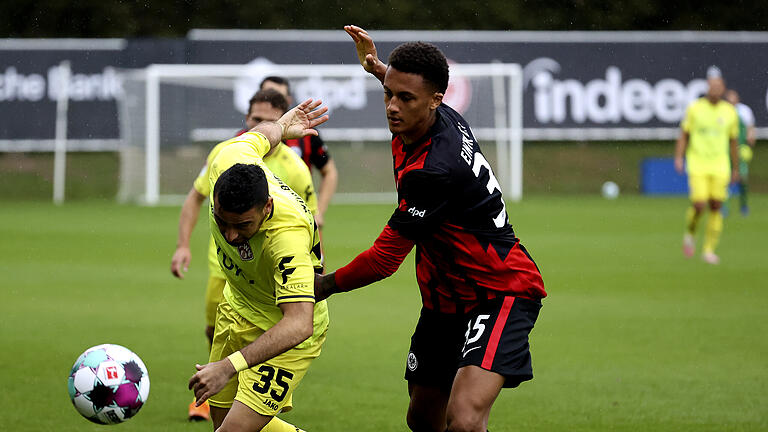 Durchgesetzt: Kickes-Testspieler Chris David im Dull mit Frnkfurts Tuta. Durchgesetzt: Kickes-Testspieler Chris David im Dull mit Frnkfurts Tuta.