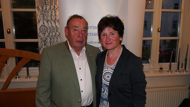 Renate und Alfred Becker engagieren sich in der Evangelischen Kirchengemeinde in Rentweinsdorf. Renate und Alfred Becker engagieren sich in der Evangelischen Kirchengemeinde in Rentweinsdorf.