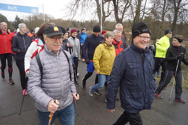 Bewegung lautet das Zauberwort: Der Sudoku-Club schuf den Silvesterlauf, im Bild die teilnehmenden Walker. Bewegung lautet das Zauberwort: Der Sudoku-Club schuf den Silvesterlauf, im Bild die teilnehmenden Walker.