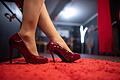 Sexarbeit rote Lackschuhe Symbolbild.jpeg       -  Rote Lackschuhe in verruchtem Ambiente: RTL hat eine neue Sex-Show abgedreht.
