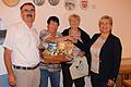 26 Jahre Schriftführerin der DJK Nüdlingen ist Brigitte Heim (2. von links). 40 Jahre gehört Christel Reuter (rechts daneben) dem Verein an. Die Vorsitzende Anita Hofmann (rechts) und Bürgermeister Harald Hofmann (links) gratulierten.       -  26 Jahre Schriftführerin der DJK Nüdlingen ist Brigitte Heim (2. von links). 40 Jahre gehört Christel Reuter (rechts daneben) dem Verein an. Die Vorsitzende Anita Hofmann (rechts) und Bürgermeister Harald Hofmann (links) gratulierten.
