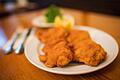 Schnitzel       -  Wenn das Schnitzel auf dem Teller liegt, wissen Restaurantgäste in Deutschland nichts über die Haltungsform des Fleisches.