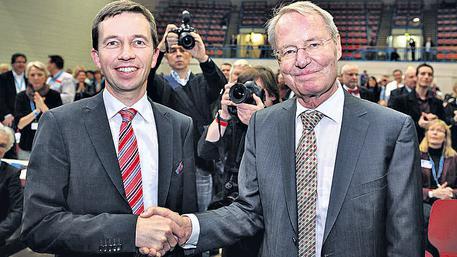Spitzenkandidaten der AfD für Europa: Bernd Lucke (links) und Hans-Olaf Henkel. Spitzenkandidaten der AfD für Europa: Bernd Lucke (links) und Hans-Olaf Henkel.