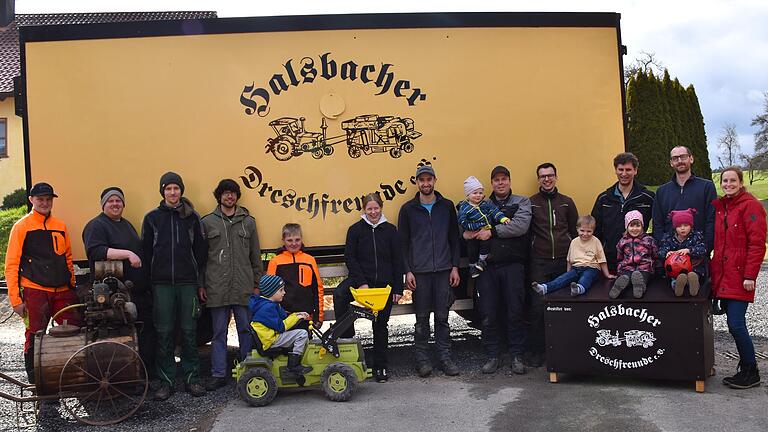 Großes haben die Halsbacher Dreschfreunde in diesem Jahr vor: Am 12. und 13. August organisieren sie wieder das beliebte Bulldogtreffen in Halsbach und feiern dazu ihr zehnjähriges Vereinsbestehen.