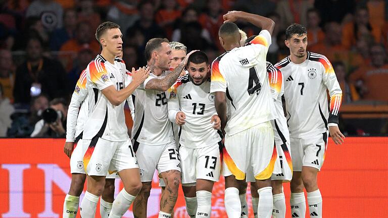 Niederlande - Deutschland - Ein Team. Kapitän Kimmich hob den guten Mannschaftsgeist hervor. Niederlande - Deutschland - Ein Team. Kapitän Kimmich hob den guten Mannschaftsgeist hervor.
