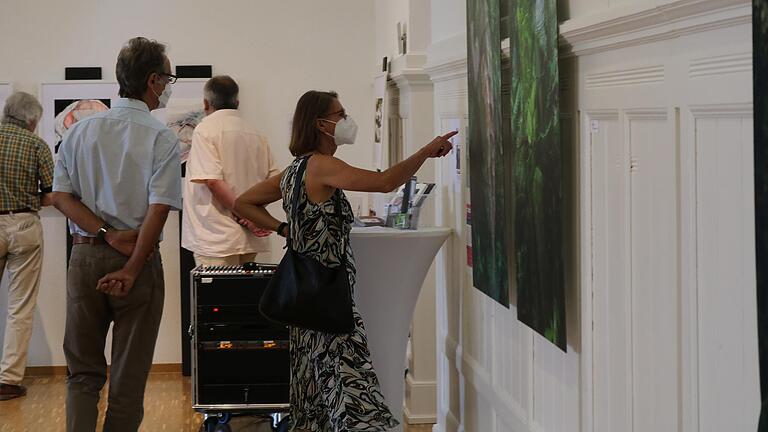 Mit einer Vernissage in der Alten Turnhalle hat die Künstlergruppe Kontraste ihre 13. Jahresausstellung zeitgenössischer Kunst eröffnet.