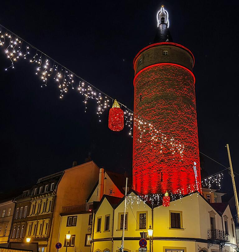 Bayerns größte Adventskerze wächst sich aus – vielleicht schon bald weltweit? Bayerns größte Adventskerze wächst sich aus – vielleicht schon bald weltweit?