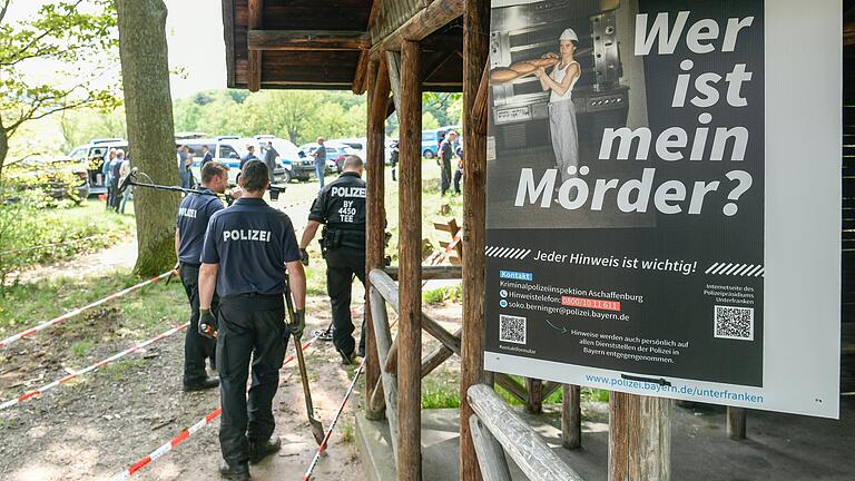 Suchaktion zur Aufklärung des Mordes am 16-jährigen Bäckerlehrling Klaus Berninger in Wörth: Die Aschaffenburger Kripo suchte 2022 am Fundort der Leiche nach neuen Spuren.