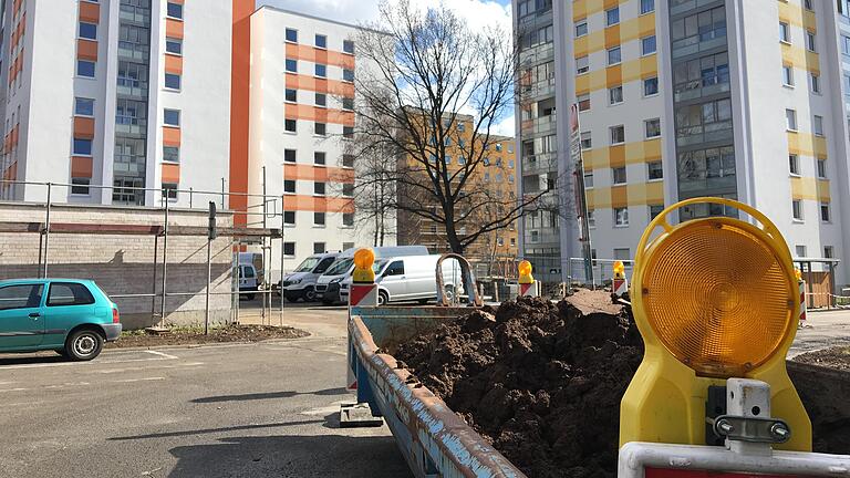 Wenn die städtische Wohnungsbaugesellschaft SWG ihre Bestandshäuser saniert wie im Bild die Punkthäuser am Bergl in der Hermann-Barthel-Straße, geschieht dies auch unter Berücksichtigung der Energieeinsparverordnung. Wenn die städtische Wohnungsbaugesellschaft SWG ihre Bestandshäuser saniert wie im Bild die Punkthäuser am Bergl in der Hermann-Barthel-Straße, geschieht dies auch unter Berücksichtigung der Energieeinsparverordnung.