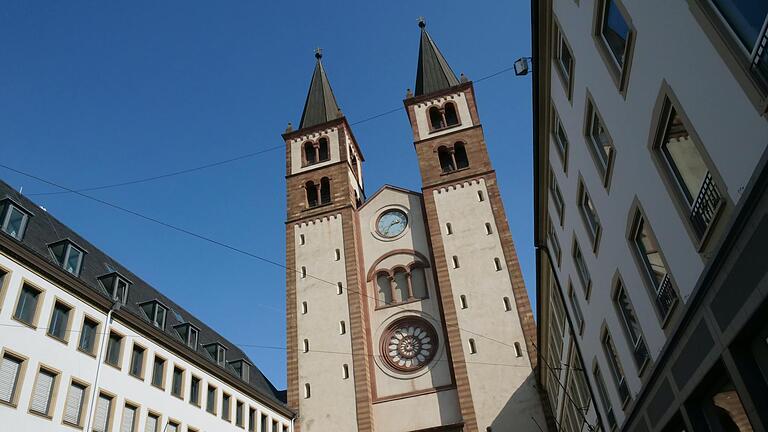 Für das 11. Jahrhundert war der Würzburger Dom ein enorm großes Bauwerk –und ein beinahe einzigartiges noch dazu. Für das 11. Jahrhundert war der Würzburger Dom ein enorm großes Bauwerk –und ein beinahe einzigartiges noch dazu.