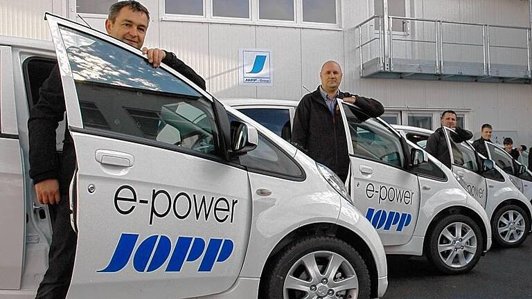 Flottenversuch bei Jopp: Mitarbeiter fahren die Elektroautos, die während der Arbeitszeit an das intelligente Stromnetz des Automobilzulieferers angeschlossen werden.