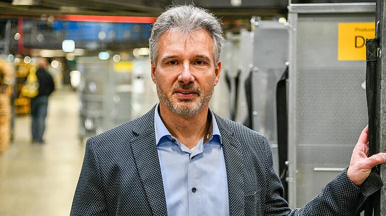 Bernhard Michels, Leiter des DHL-Paketzentrums in Kitzingen. Bernhard Michels, Leiter des DHL-Paketzentrums in Kitzingen.