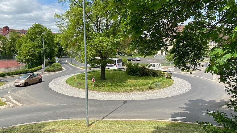 Vom BayWa-Kreisel in Mellrichstadt zieht sich die Baustelle weiter durch die Sondheimer Straße bis hinaus zur Ampelkreuzung an der Meininger Landstraße.