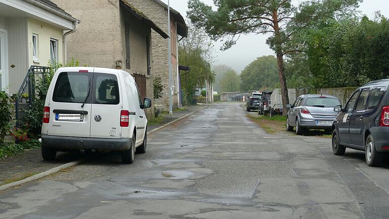 Nach der Sanierung der Unteren Buchenhölle, wird jetzt in Thüngen die Augasse in Angriff genommen. Der Gemeinderat vergab den Auftrag für fast eine Million Euro. Nach der Sanierung der Unteren Buchenhölle, wird jetzt in Thüngen die Augasse in Angriff genommen. Der Gemeinderat vergab den Auftrag für fast eine Million Euro.