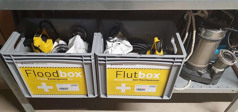 Die Gemeinde Lülsfeld hat zwei 'Flut-Boxen' angeschafft, mit deren Hilfe Privatleute überflutete Keller auspumpen können.