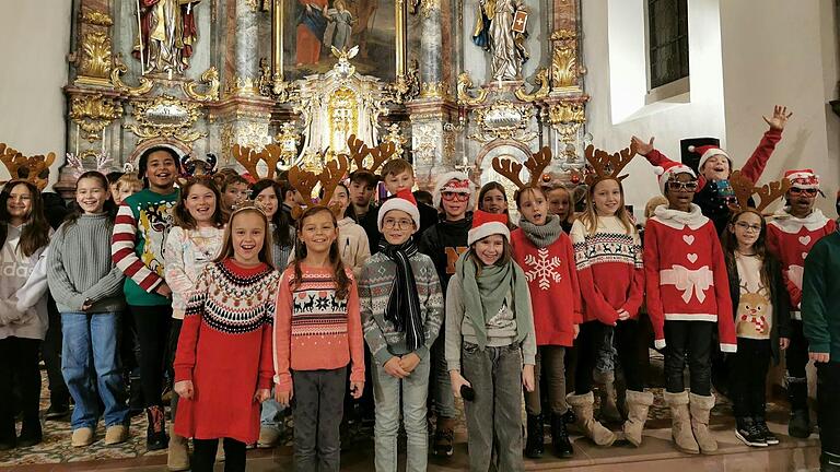 Chor der Grundschule Aschfeld. Chor der Grundschule Aschfeld.