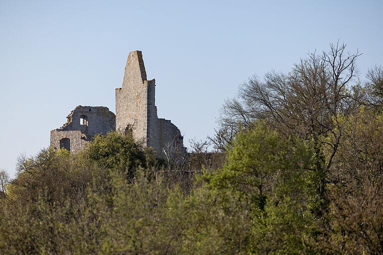 Die Homburg bei Gössenheim ist eine der mächtigsten Burgruinen Deutschlands. Sie hat den Bauernkrieg, und auch den Dreißigjährigen Krieg unversehrt überstanden. Die Homburg bei Gössenheim ist eine der mächtigsten Burgruinen Deutschlands. Sie hat den Bauernkrieg, und auch den Dreißigjährigen Krieg unversehrt überstanden.