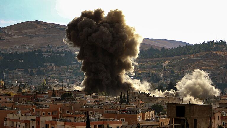 Nahostkonflikt - Baalbek       -  Im Libanon sind offiziellen Angaben zufolge bei israelischen Luftangriffen erneut Krankenhäuser beschädigt worden.