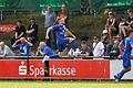 FV-Kapitän Dennie Michel jubelt nach seinem Treffer zum 1:0 mit den Würzburger Fans.