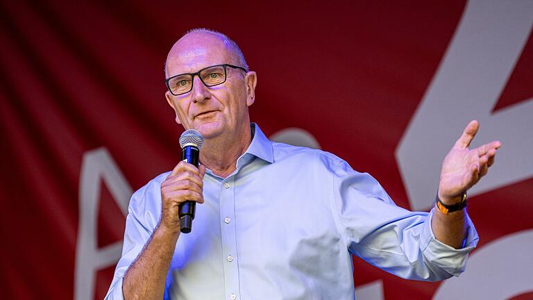 Brandenburgs SPD-Ministerpräsident Woidke - Die SPD von Ministerpräsident Woidke liegt in einer neuen Umfrage einen Punkt hinter der AfD. (Archivfoto) Brandenburgs SPD-Ministerpräsident Woidke - Die SPD von Ministerpräsident Woidke liegt in einer neuen Umfrage einen Punkt hinter der AfD. (Archivfoto)