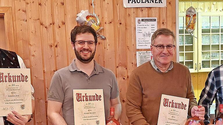 Ehrung für 25 Jahre: (von links) Andreas Fuß, Carsten Kirchner, Roland Hüfner und Marko Bramer - Ehrung für 25 Jahre: (von links) Andreas Fuß, Carsten Kirchner, Roland Hüfner und Marko Bramer Ehrung für 25 Jahre: (von links) Andreas Fuß, Carsten Kirchner, Roland Hüfner und Marko Bramer - Ehrung für 25 Jahre: (von links) Andreas Fuß, Carsten Kirchner, Roland Hüfner und Marko Bramer