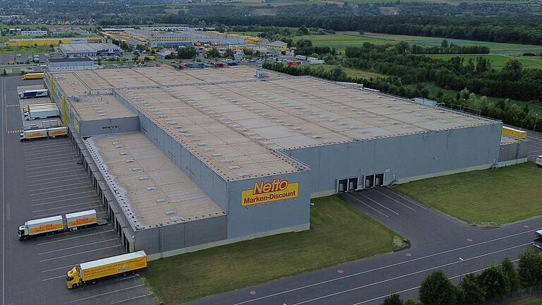 Das Logistik-Zentrum des Discounters Netto in Kitzingen. Das Logistik-Zentrum des Discounters Netto in Kitzingen.