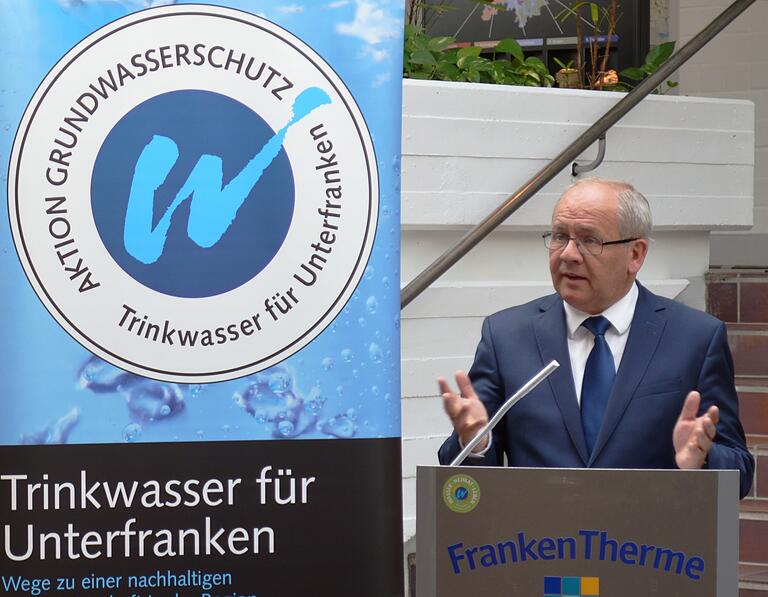 Eröffnete die Wanderausstellung zum Thema „Trinkwasser in Unterfranken“: Regierungspräsident Dr. Eugen Ehmann.