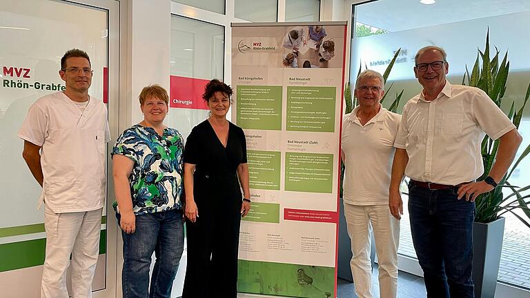 Beim Informationsbesuch des MVZ in Bad Königshofen (von links): der ärztliche Leiter Helmer Kraus, Praxismanagerin Nicole Thein, Geschäftsführerin Gesine Dietze, Waldemar Hohm und der Landtagsabgeordnete Thomas Herr Zöller.