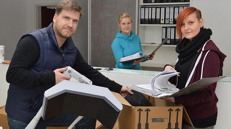 Fast genau vor sieben Jahren: Christian Staab und sein Team beim Umzug von Burkardroth ins Gesundheitszentrum Bad Bocklet.