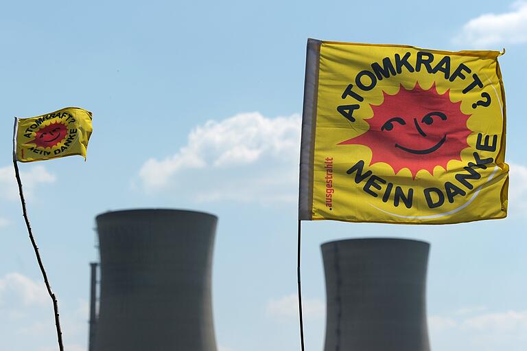 Foto von einer Großdemo 2011:Anlass des Anti-Atom-Protests waren unter anderem der Super-GAU in Tschernobyl 25 Jahre zuvor und die Nuklearkatastrophe im japanischen Fukushima.