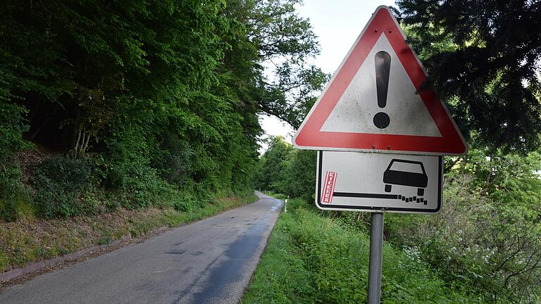 Die Straße zwischen Kleinwernfeld und Massenbuch soll kostengünstig hergerichtet werden, beschloss der Stadtrat. Die Straße zwischen Kleinwernfeld und Massenbuch soll kostengünstig hergerichtet werden, beschloss der Stadtrat.