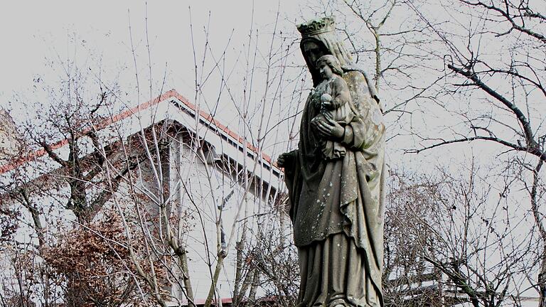 Demnächst wird eine Tafel auf die Geschichte der schönen Marienfigur am westlichen Ortseingang von Ottneuses hinweisen.