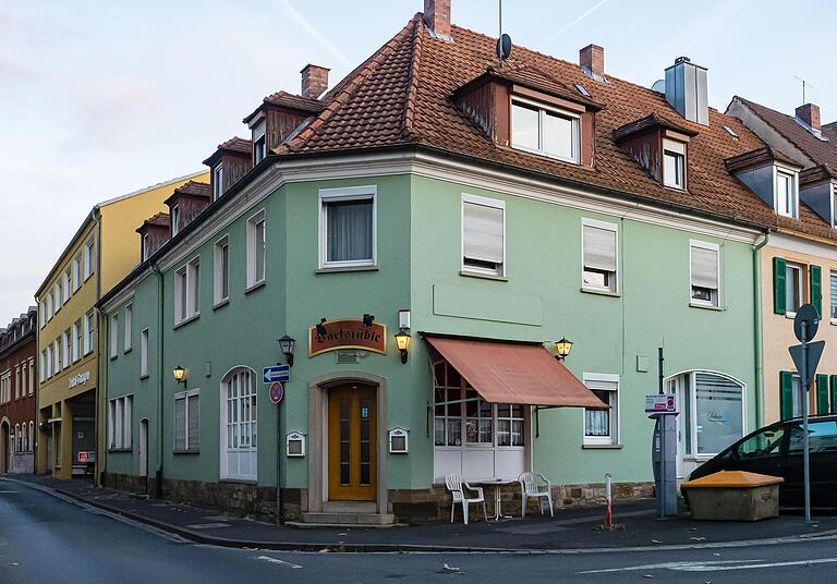 Haus Nummer 18. Aufgrund der schrägen Häuserecke vielleicht die schwierigste Gegenüberstellung.