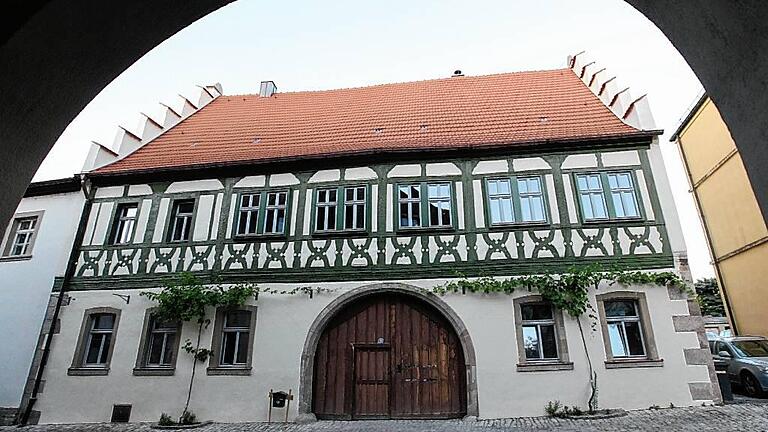 Der Echterhof in der Weiße-Turm-Straße ist seit seiner Renovierung ein Blickfang in der Gerolzhöfer Altstadt. Der Echterhof in der Weiße-Turm-Straße ist seit seiner Renovierung ein Blickfang in der Gerolzhöfer Altstadt.