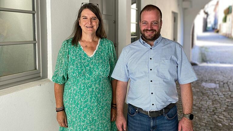 Ostheims Quartiersmanagerin Angelika Sobing mit Bürgermeister Steffen Malzer.