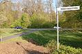 Die bisher Fußgängern und Radfahrern vorbehaltene Öffnung von der Carl-Benz-/Silbersteinstraße auf die Schwebheimer Landstraße (Staatsstraße 2271, hinten) wird vorübergehend auch für den Autoverkehr geöffnet.