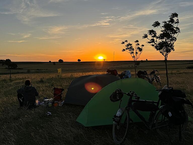 Nach getaner Arbeit irgendwo in der Türkei. Entspannung beim Sonnenuntergang.
