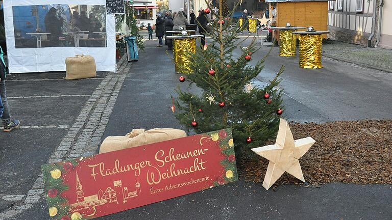 Das Fladunger Scheunenviertel verwandelte sich am 30. November und 1. Dezember in einen romantischen Weihnachtsmarkt. Das Fladunger Scheunenviertel verwandelte sich am 30. November und 1. Dezember in einen romantischen Weihnachtsmarkt.