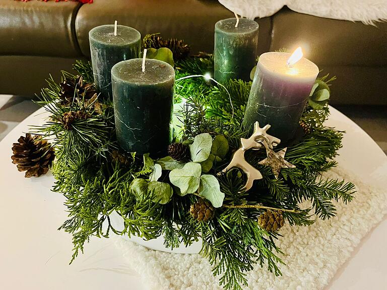 Der Adventskranz von Anna Preller ist Ton in Ton gehalten.