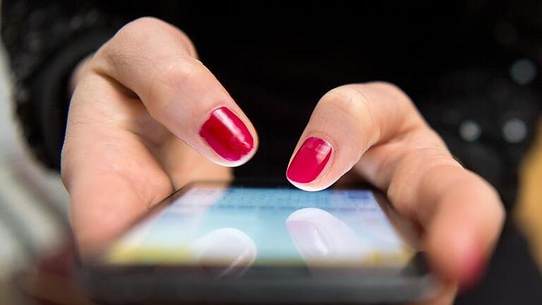 Der Gebrauch von Datenroaming ist vom Sommer 2016 bis zum Sommer 2019 um das 17-fache gestiegen. Foto: Sebastian Gollnow/dpa       -  Der Gebrauch von Datenroaming ist vom Sommer 2016 bis zum Sommer 2019 um das 17-fache gestiegen.