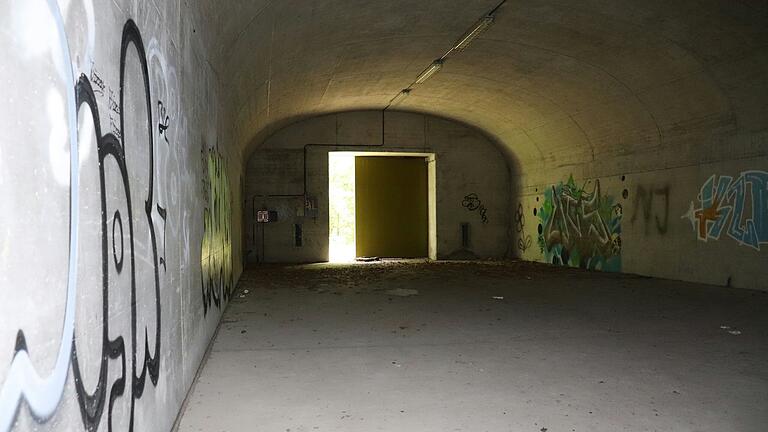 Auch fast 20 Jahre nach dem Abzug des US-Militärs sind die elf Bunker in sehr gutem Zustand. Auch fast 20 Jahre nach dem Abzug des US-Militärs sind die elf Bunker in sehr gutem Zustand.
