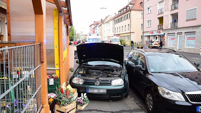 Unfall in der Würzburger Sanderau. 82-Jährige erfasst beim Anfahren Fußgängerin und verletzt sie schwer.