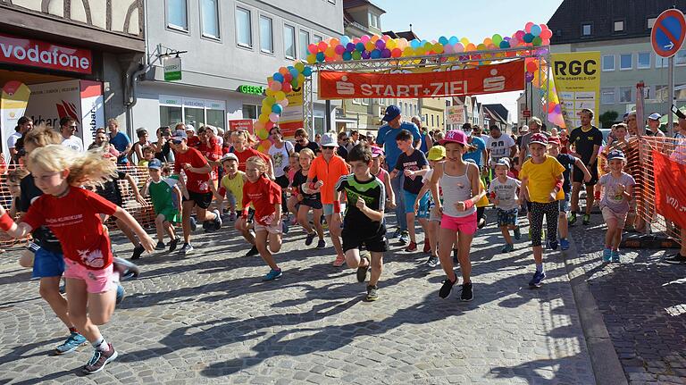 Einen solchen Massenstart wie beim Bad Neustädter Stadtlauf 2018 gibt es in diesem Jahr nicht. Stattdessen läuft jede und jeder für sich allein und meldet die Leistung online. Einen solchen Massenstart wie beim Bad Neustädter Stadtlauf 2018 gibt es in diesem Jahr nicht. Stattdessen läuft jede und jeder für sich allein und meldet die Leistung online.