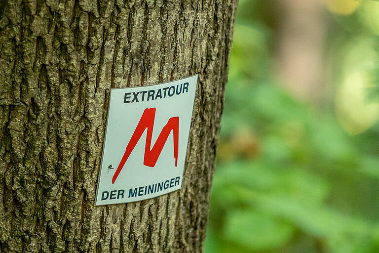 Das rote 'M' weist Wanderern den Weg. Das rote 'M' weist Wanderern den Weg.