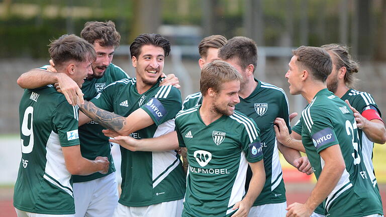 Gibt es für den FC 05 Schweinfurt bei der SpVgg Hankofen-Hailing Grund zum Jubeln? Gibt es für den FC 05 Schweinfurt bei der SpVgg Hankofen-Hailing Grund zum Jubeln?