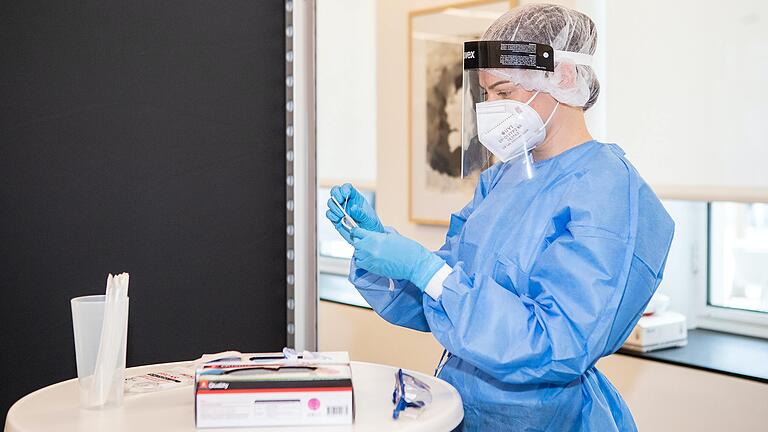 In Stadt und Landkreis Würzburg gibt es zahlreiche Schnelltestzentren, wie hier im Bild die Schnellteststelle im Burkardushaus. Wie arbeiten diese?