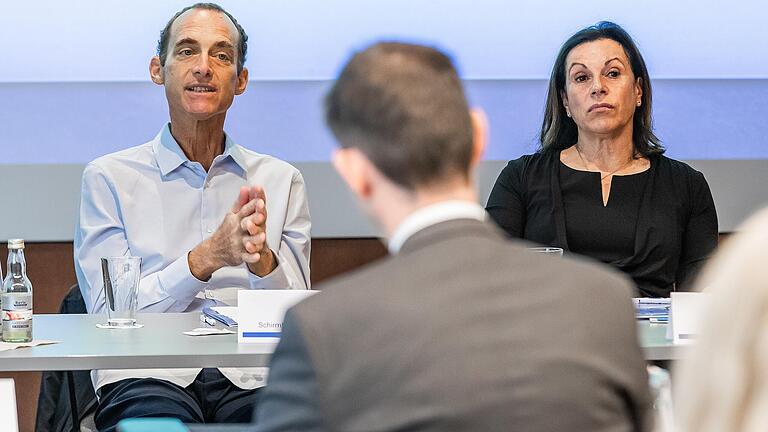 Tim Lobinger mit Gabriele Nelkenstock, Vorsitzende des Stiftungsrates und unermüdliche Kämpferin gegen den Krebs.