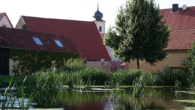 Der Löschweiher in Dornheim: ein idyllischer Ort zum Entspannen.